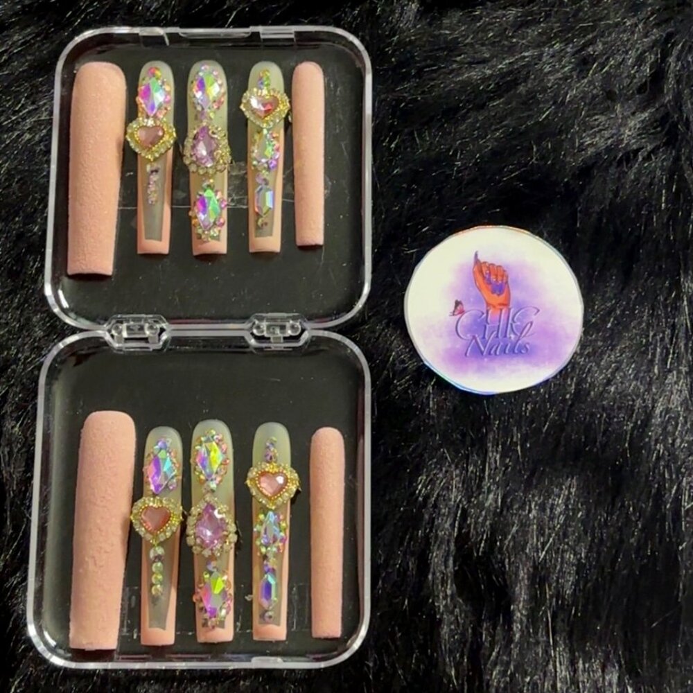 Handmade Acrylic Nails for a Perfect Fit
